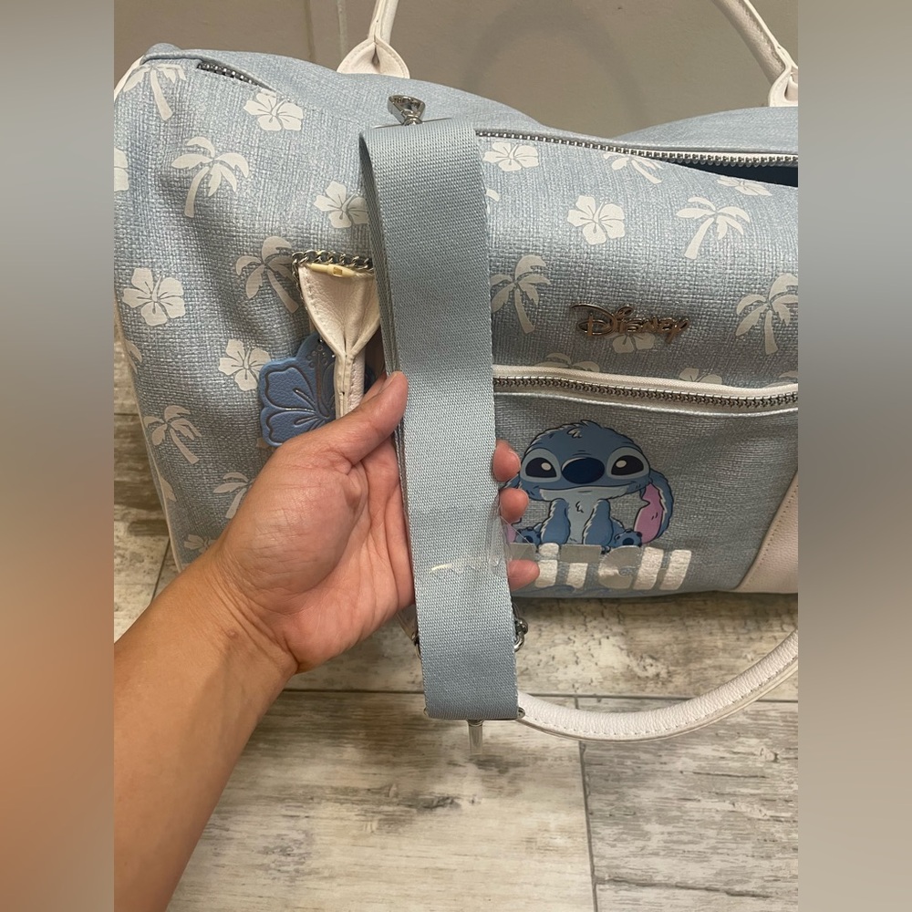 NWT Disney Lilo and stitch luggage Carry On, weekender, crossbody and phone bag - Picture 7 of 11